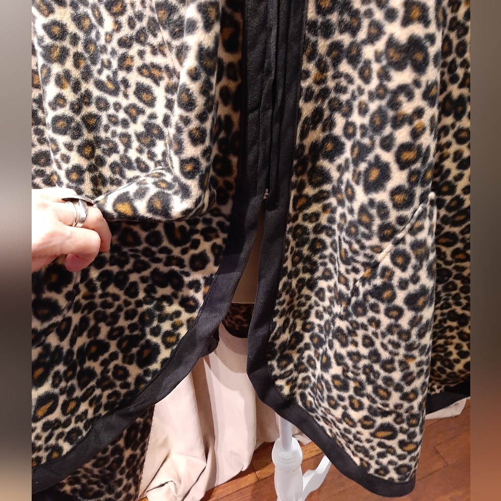 Le Moda Cape - image 8